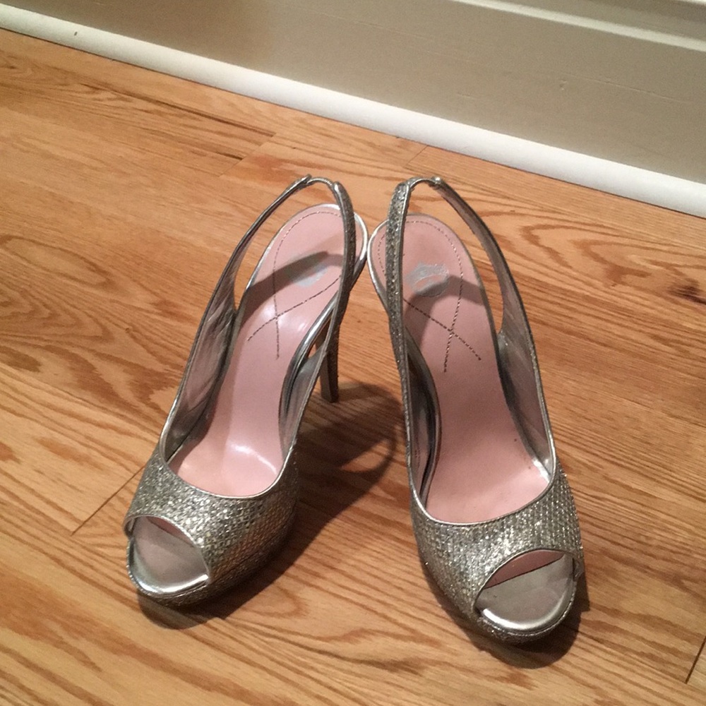 SPARKLING SILVER evening heels!  FANCY 🎉🍾👌
